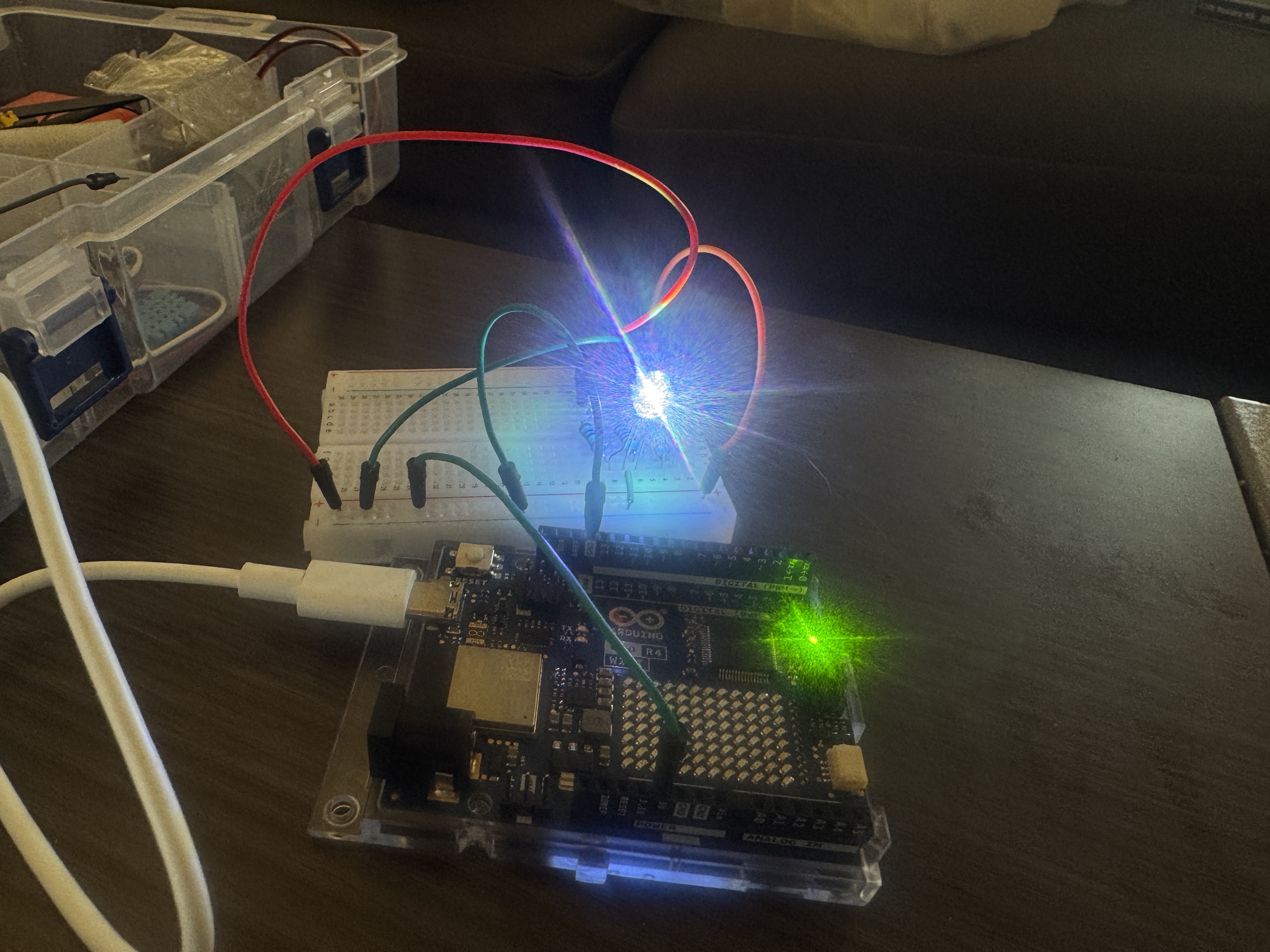Photo RGB diode on breadboard