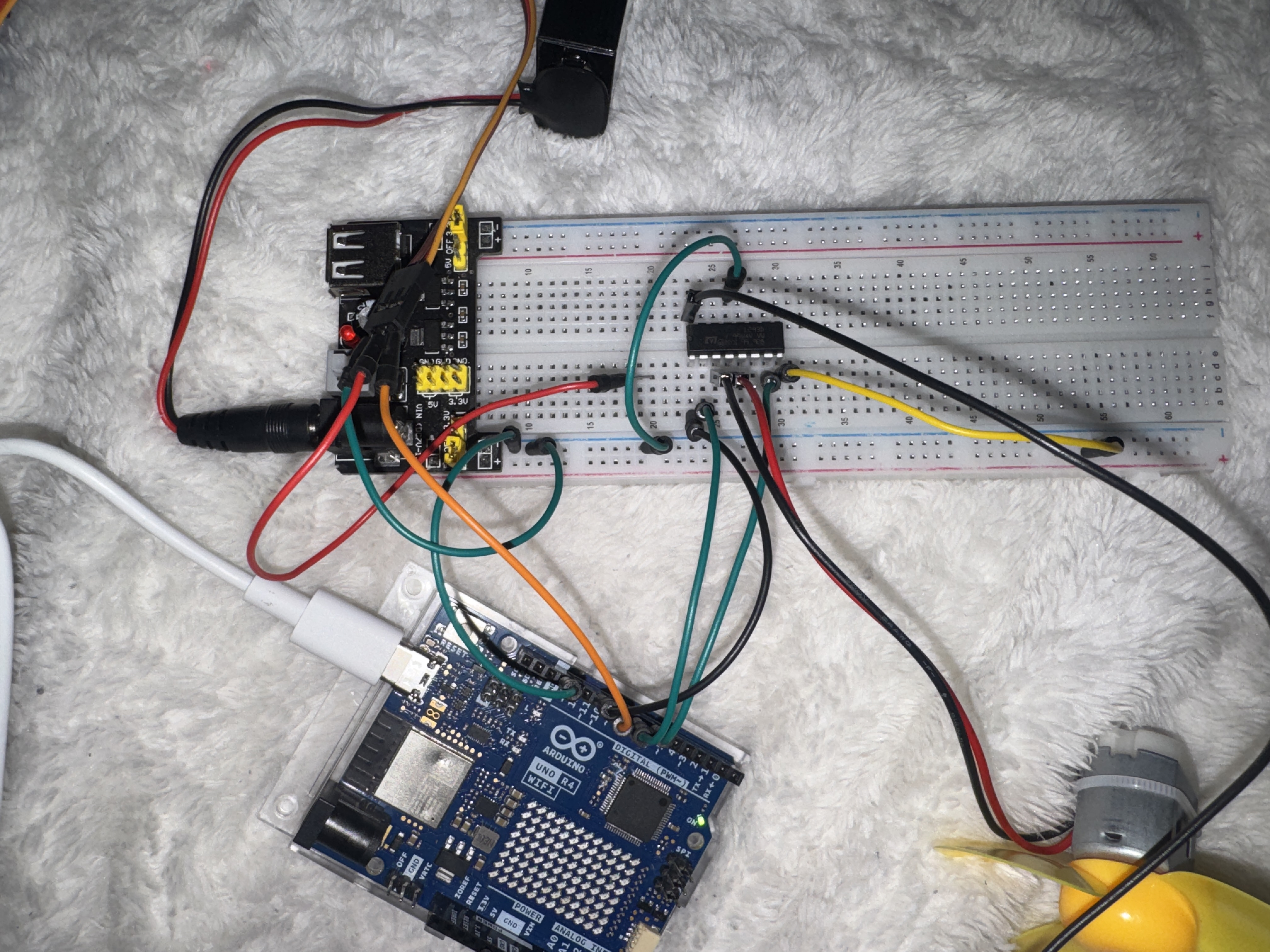 Photo brsuhless motor connected to driver module